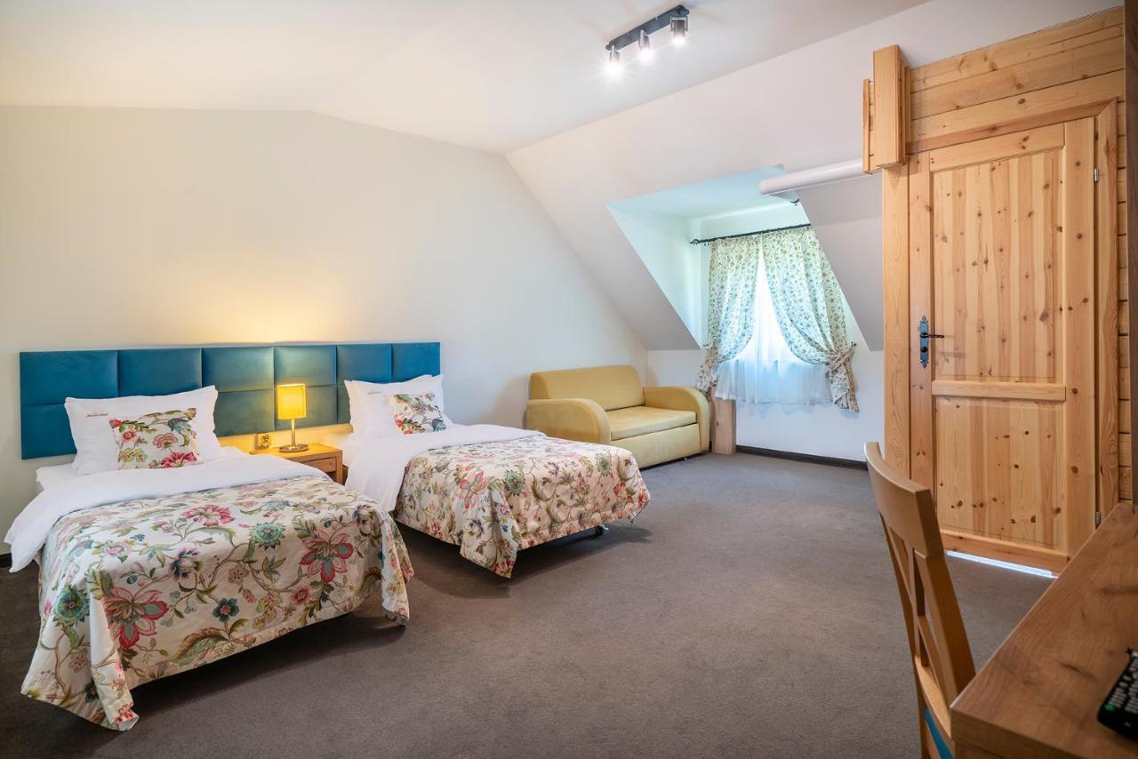 Labedz Hotel Karczma Илава Экстерьер фото