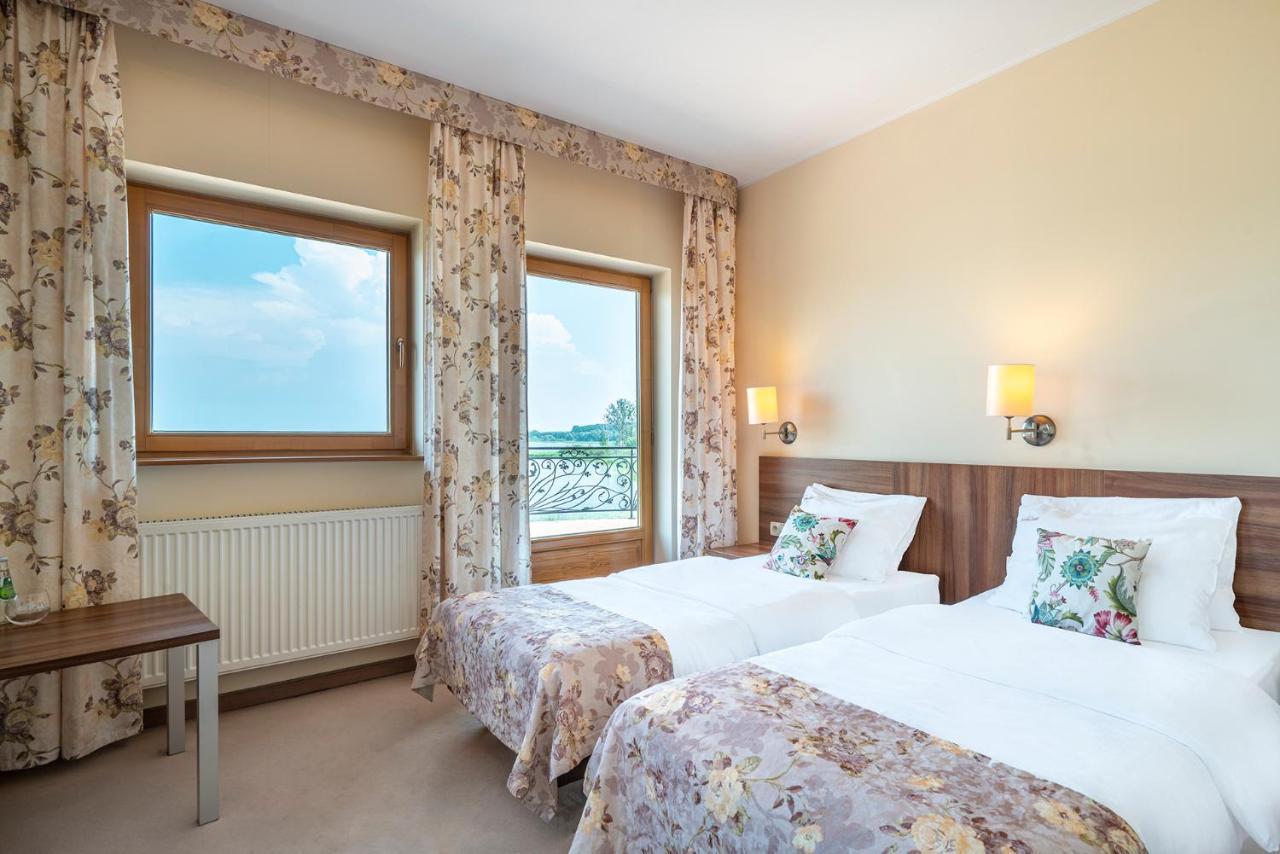 Labedz Hotel Karczma Илава Экстерьер фото