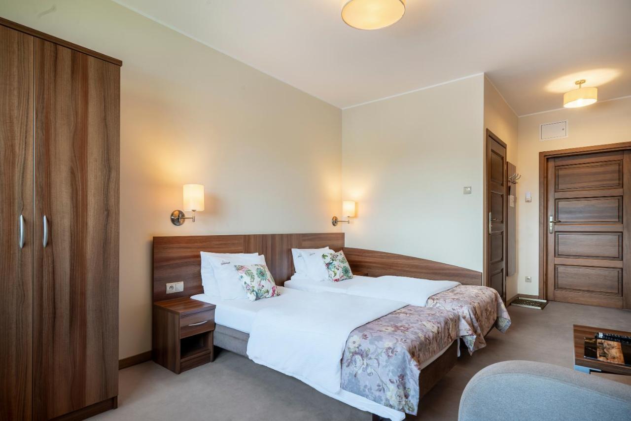 Labedz Hotel Karczma Илава Экстерьер фото