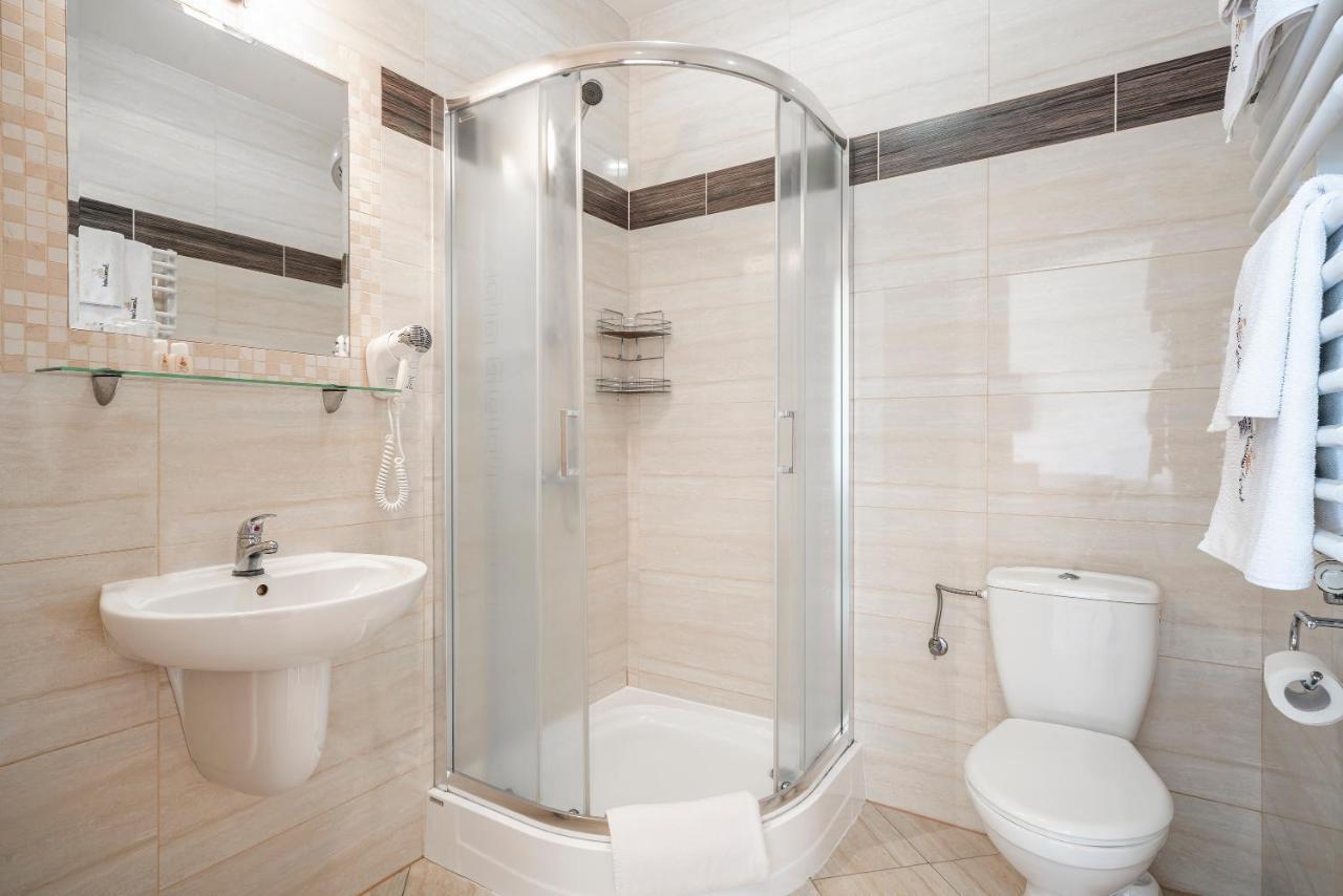Labedz Hotel Karczma Илава Экстерьер фото