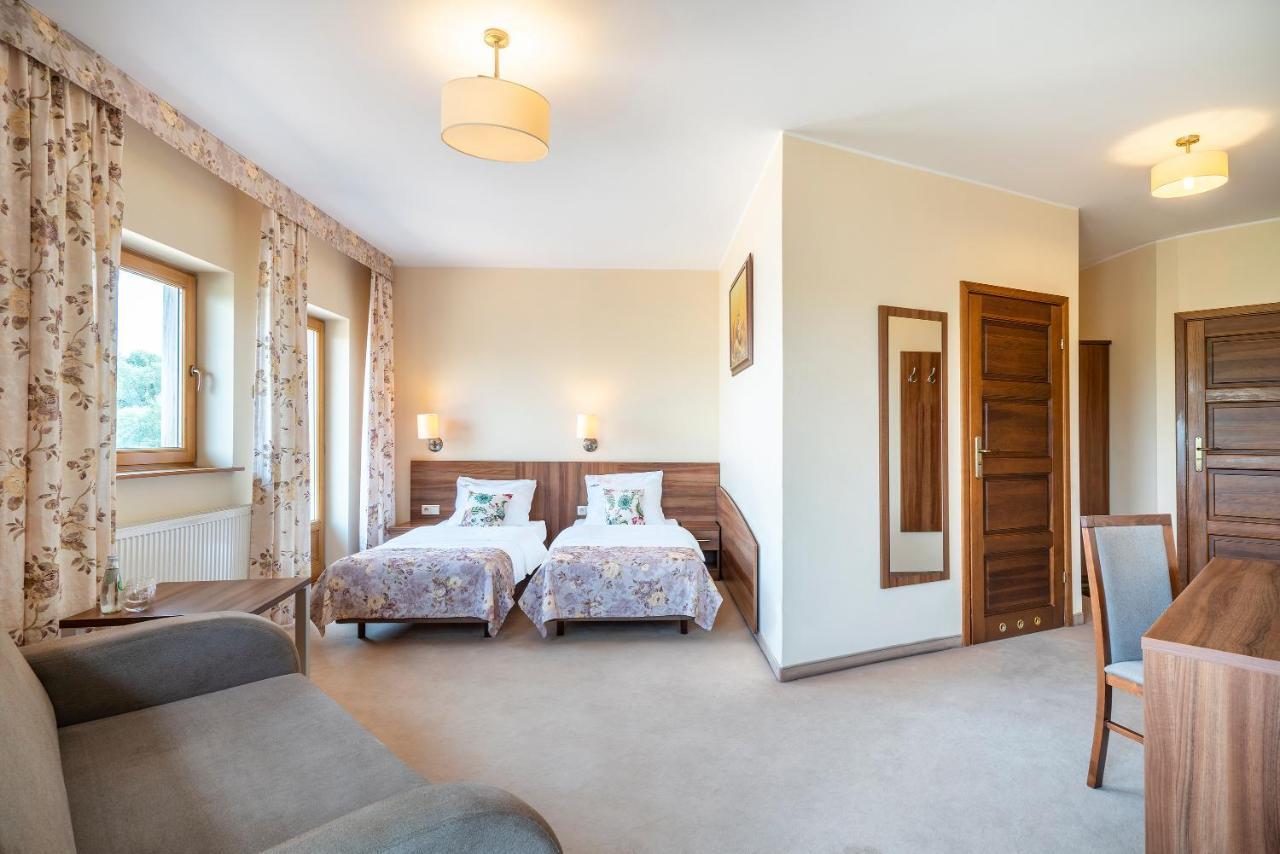 Labedz Hotel Karczma Илава Экстерьер фото